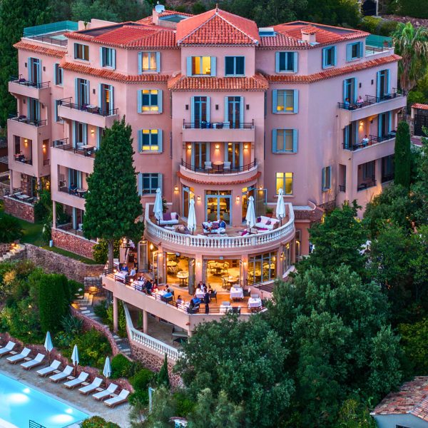 Hôtel Yaktsa – Suites élégantes avec vue panoramique sur la mer Méditerranée