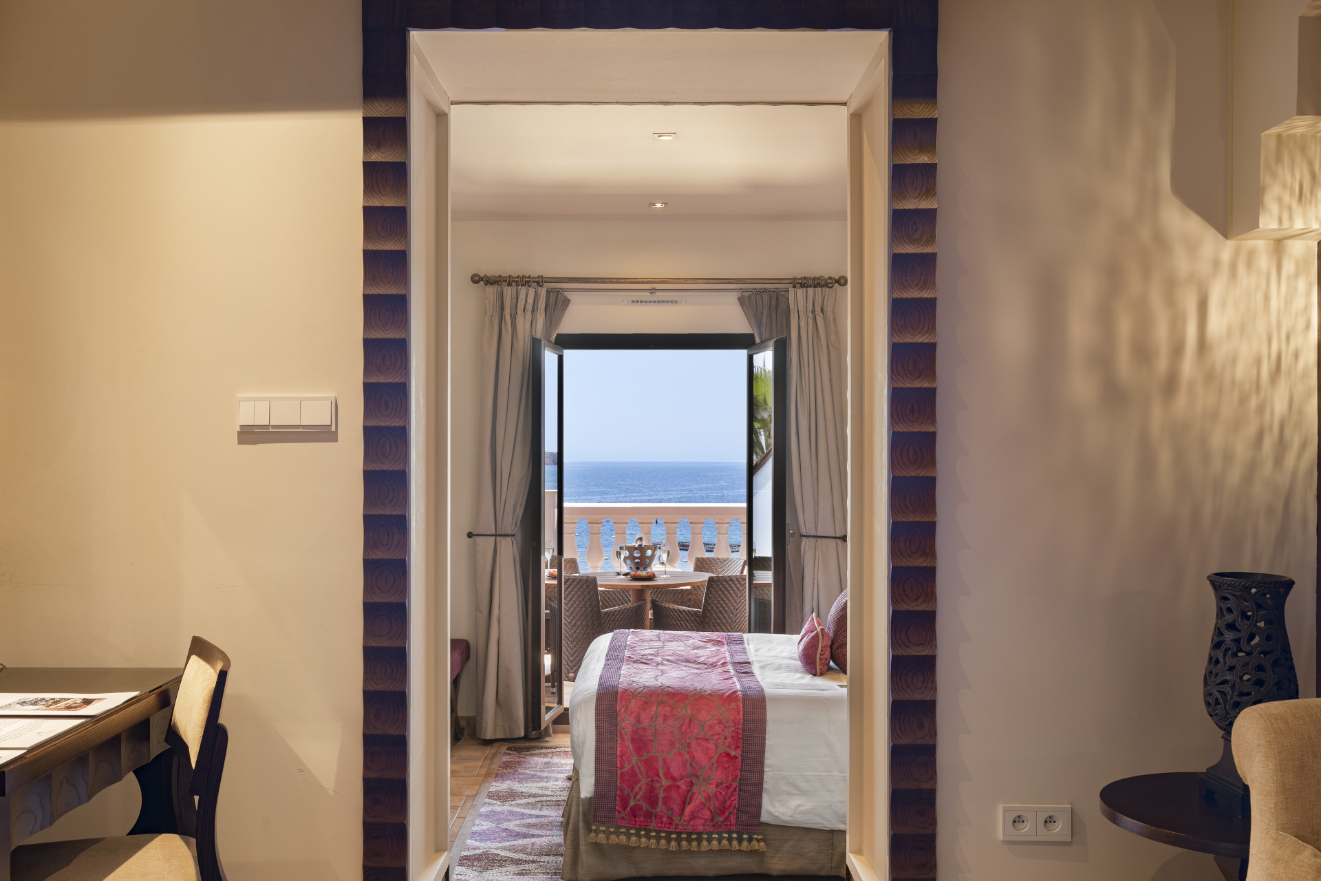 King Suite avec lit double King size et vue sur la mer Méditerranée – Tiara Miramar Beach Resort