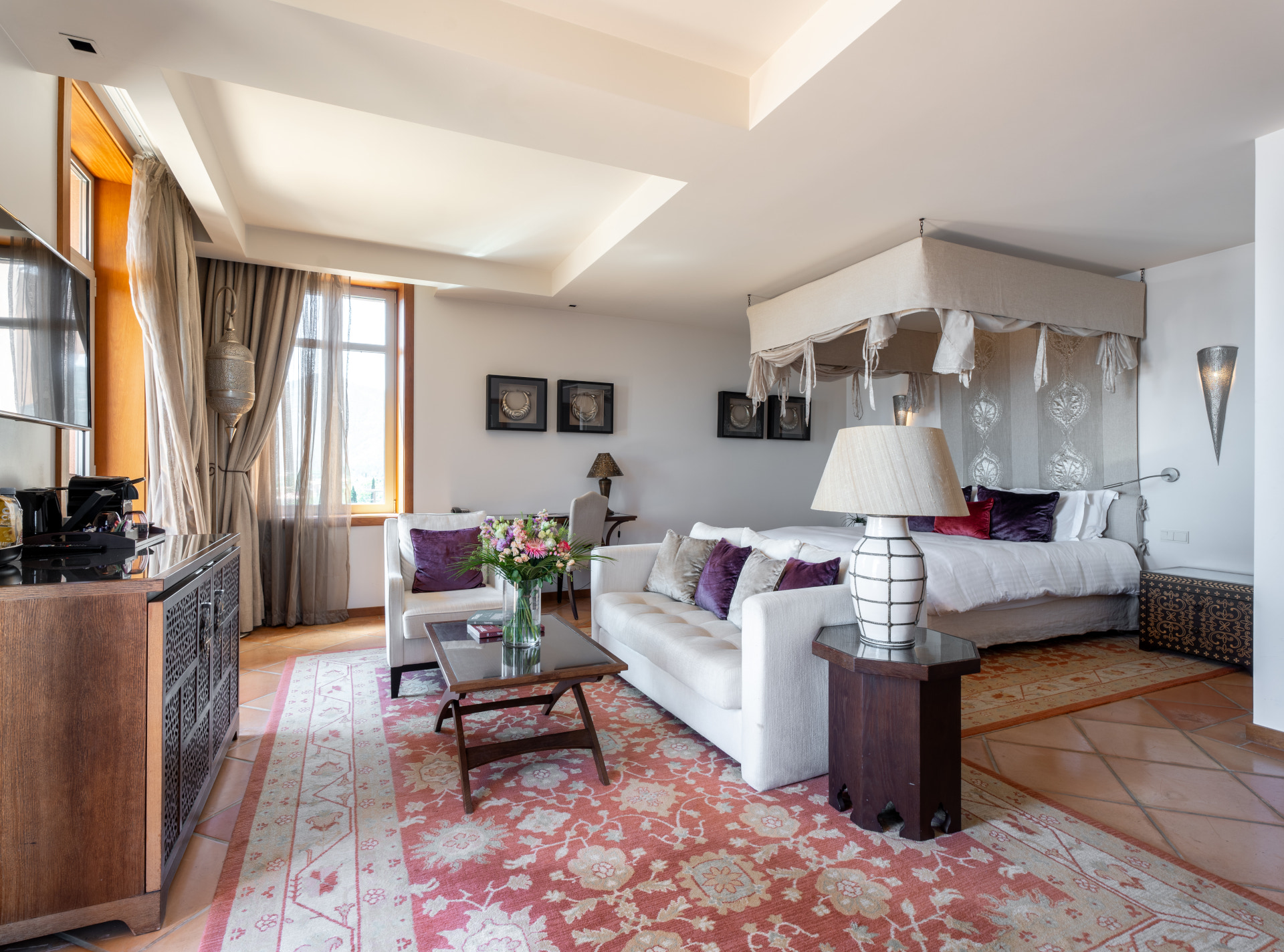 ntérieur lumineux et raffiné d’une suite avec vue mer – Tiara Miramar Beach Resort