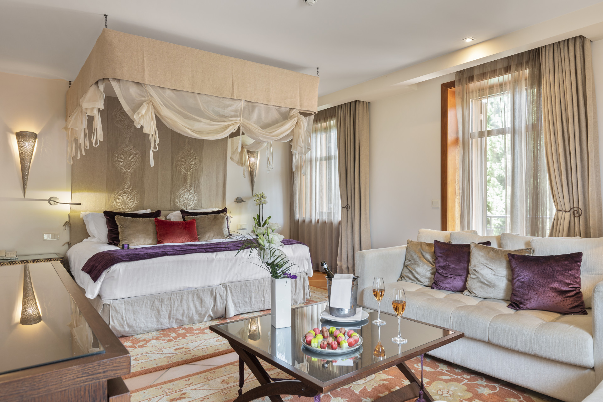 Suite King avec terrasse et vue jardin – Tiara Miramar Beach Resort, hôtel 5 étoiles sur la Côte d’Azur