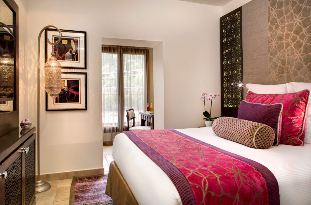 Chambre Standard élégante et cosy au Miramar, hôtel 5 étoiles à Théoule-sur-Mer – Tiara Miramar Beach Resort
